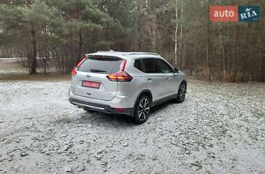 Внедорожник / Кроссовер Nissan Rogue 2018 в 