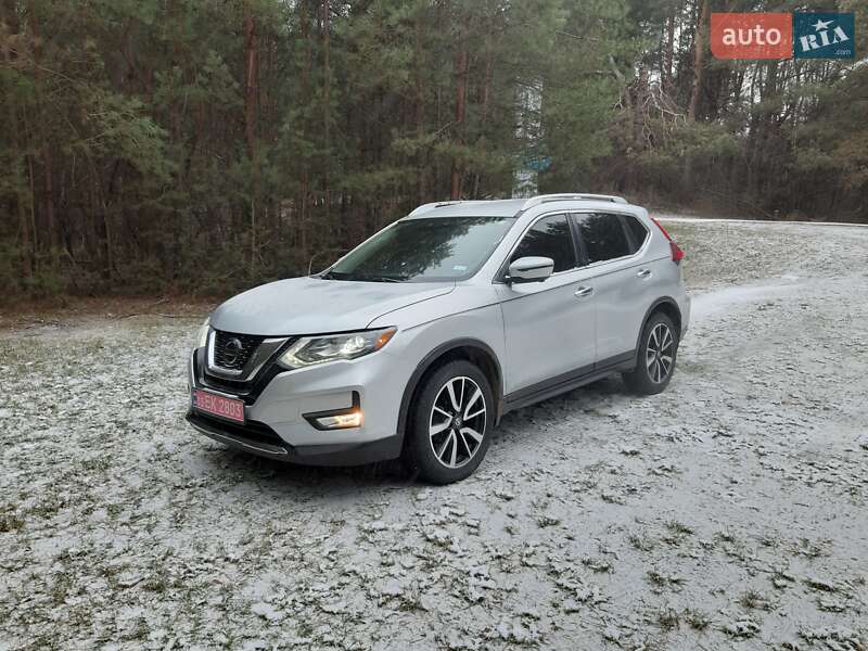 Внедорожник / Кроссовер Nissan Rogue 2018 в 