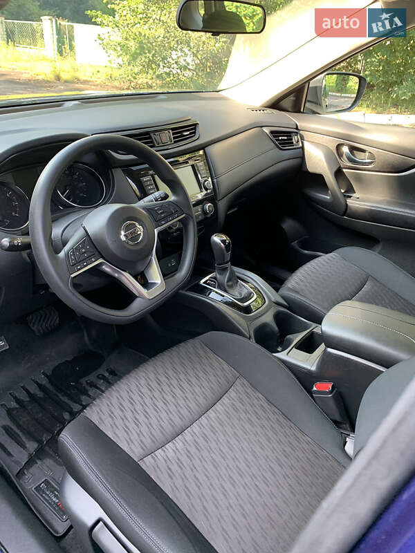 Внедорожник / Кроссовер Nissan Rogue 2017 в Радивилове