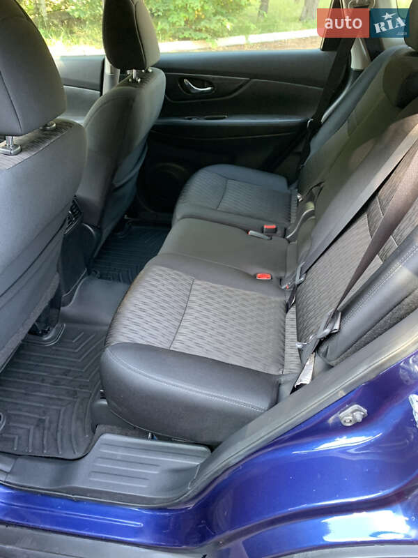 Внедорожник / Кроссовер Nissan Rogue 2017 в Радивилове