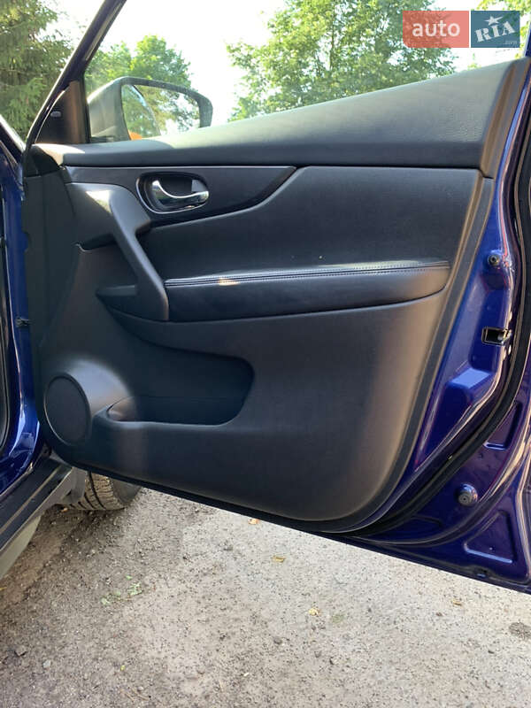 Внедорожник / Кроссовер Nissan Rogue 2017 в Радивилове