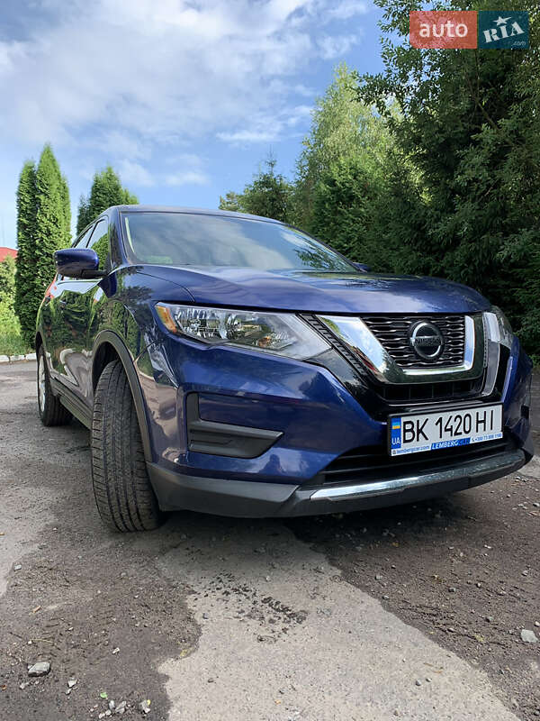 Внедорожник / Кроссовер Nissan Rogue 2017 в Радивилове