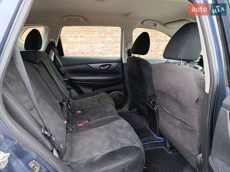 Позашляховик / Кросовер Nissan Rogue 2016 в Помічній