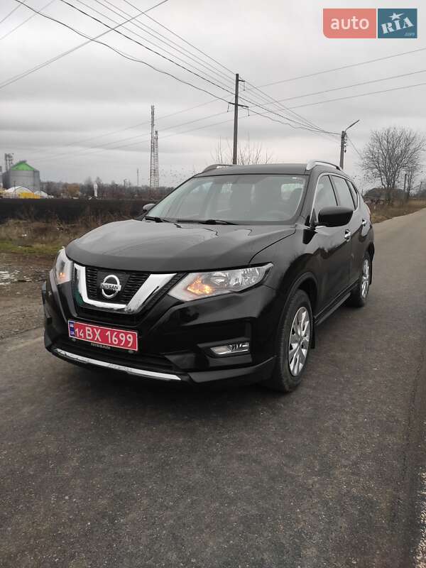 Позашляховик / Кросовер Nissan Rogue 2018 в 
