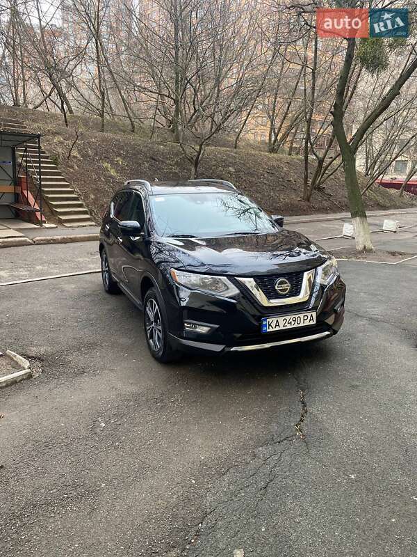 Внедорожник / Кроссовер Nissan Rogue 2017 в Киеве