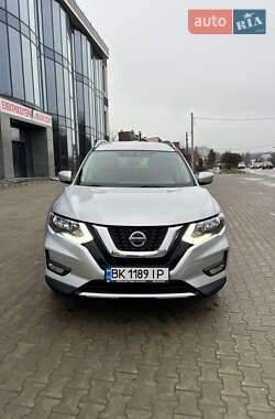 Внедорожник / Кроссовер Nissan Rogue 2018 в 