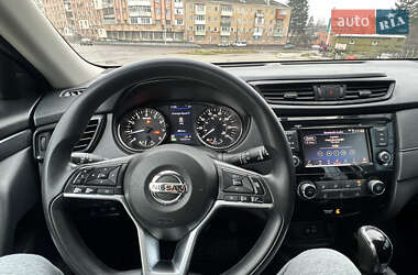 Внедорожник / Кроссовер Nissan Rogue 2018 в 