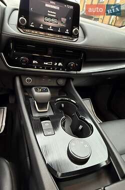 Внедорожник / Кроссовер Nissan Rogue 2021 в 