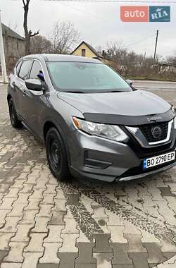 Позашляховик / Кросовер Nissan Rogue 2019 в Чернівцях