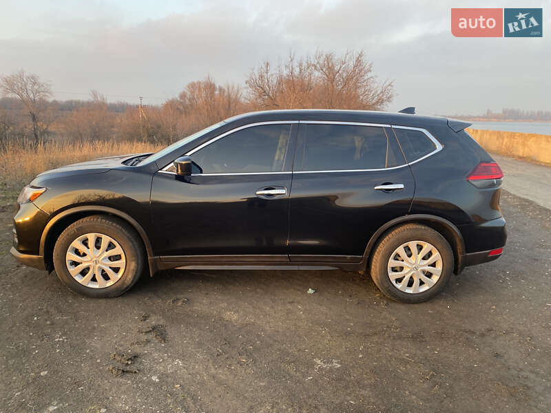 Внедорожник / Кроссовер Nissan Rogue 2017 в Зеленодольской