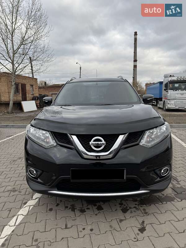 Внедорожник / Кроссовер Nissan Rogue 2015 в Полтаве
