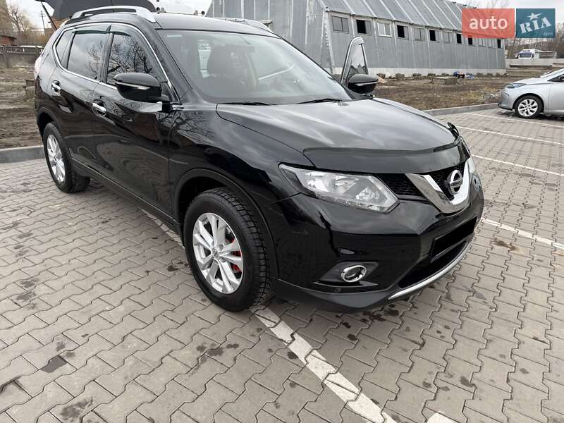 Внедорожник / Кроссовер Nissan Rogue 2015 в Полтаве