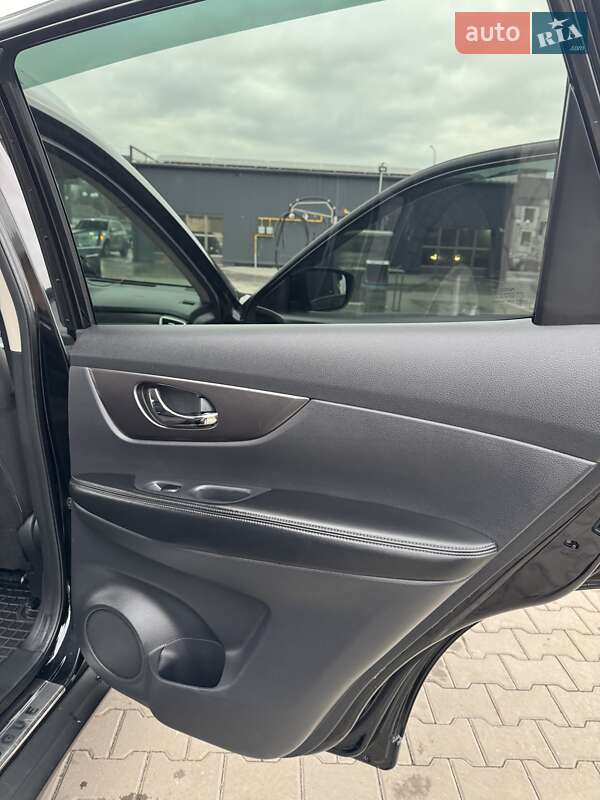 Внедорожник / Кроссовер Nissan Rogue 2015 в Полтаве