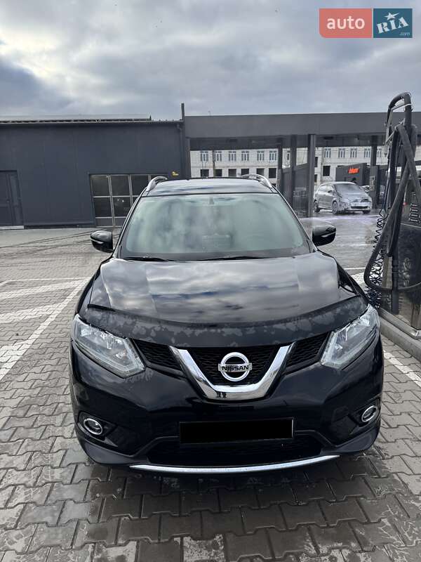 Внедорожник / Кроссовер Nissan Rogue 2015 в Полтаве