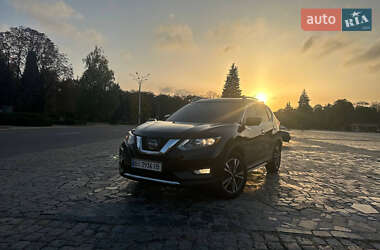 Внедорожник / Кроссовер Nissan Rogue 2017 в Кременчуге