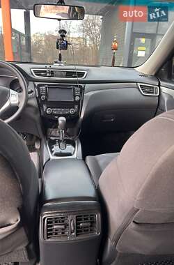 Позашляховик / Кросовер Nissan Rogue 2016 в Кам'янському
