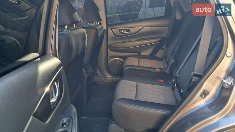 Внедорожник / Кроссовер Nissan Rogue 2018 в Надворной