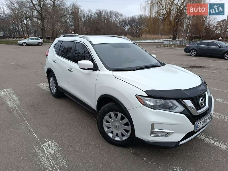 Внедорожник / Кроссовер Nissan Rogue 2017 в Александрие