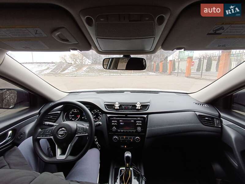 Внедорожник / Кроссовер Nissan Rogue 2017 в Александрие