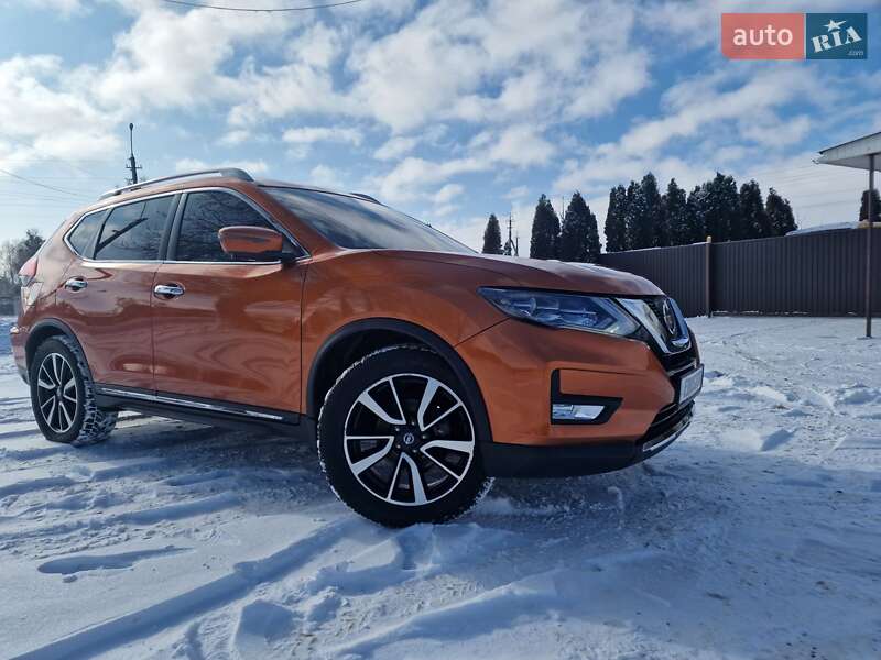 Внедорожник / Кроссовер Nissan Rogue 2018 в Сумах