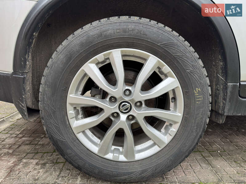 Позашляховик / Кросовер Nissan Rogue 2017 в Володимирі