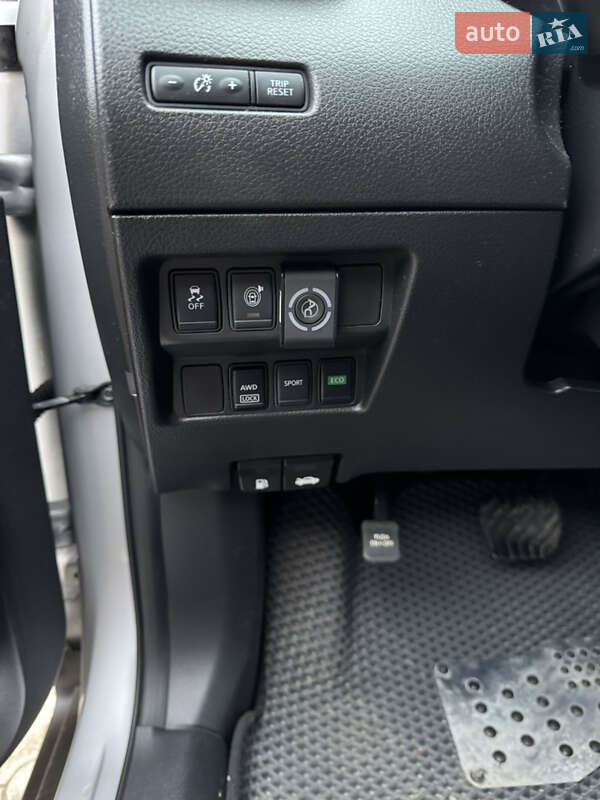 Позашляховик / Кросовер Nissan Rogue 2017 в Володимирі