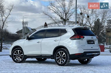 Внедорожник / Кроссовер Nissan Rogue 2018 в 