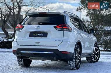 Внедорожник / Кроссовер Nissan Rogue 2018 в 
