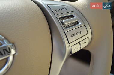 Внедорожник / Кроссовер Nissan Rogue 2015 в Киеве