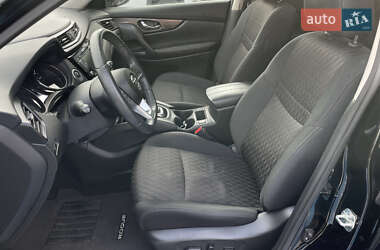 Внедорожник / Кроссовер Nissan Rogue 2018 в 