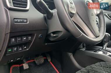Внедорожник / Кроссовер Nissan Rogue 2015 в 