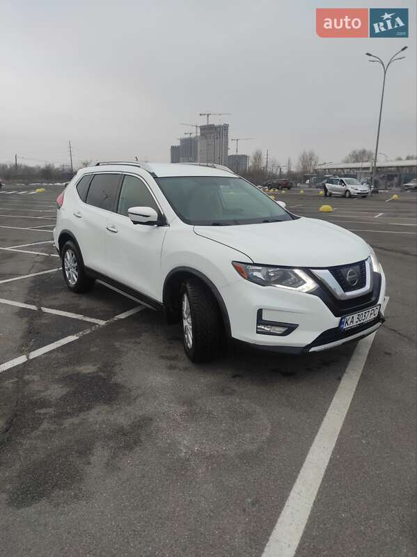 Внедорожник / Кроссовер Nissan Rogue 2017 в Киеве