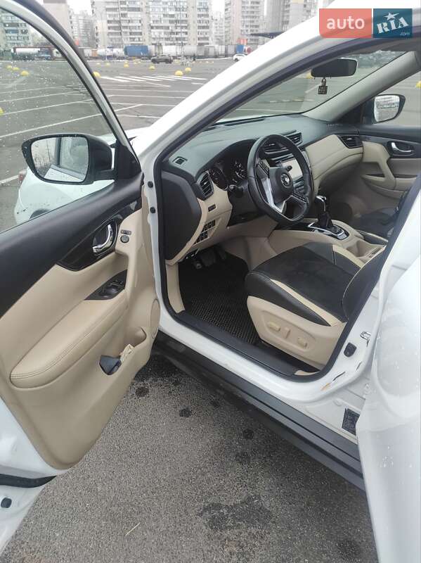 Внедорожник / Кроссовер Nissan Rogue 2017 в Киеве