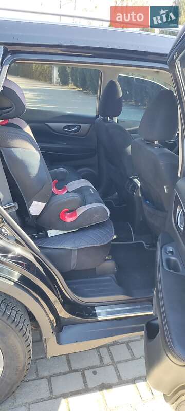 Позашляховик / Кросовер Nissan Rogue 2016 в Самборі