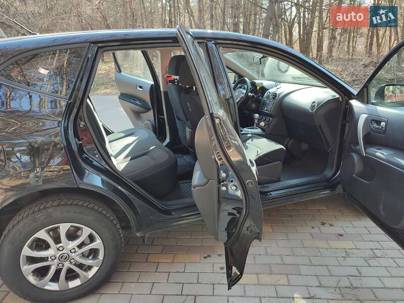 Внедорожник / Кроссовер Nissan Rogue 2012 в Бершади