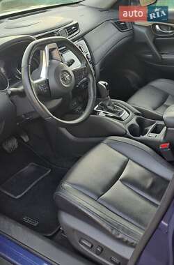 Внедорожник / Кроссовер Nissan Rogue 2018 в 