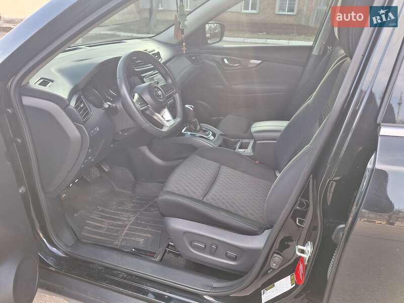 Внедорожник / Кроссовер Nissan Rogue 2017 в Полтаве