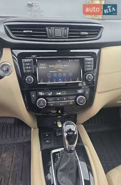 Внедорожник / Кроссовер Nissan Rogue 2019 в 