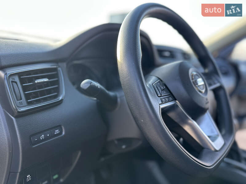 Позашляховик / Кросовер Nissan Rogue 2016 в Коростені