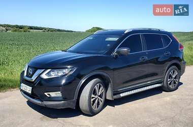 Позашляховик / Кросовер Nissan Rogue 2017 в Умані