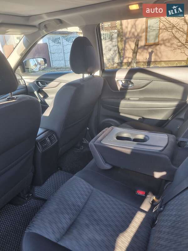 Позашляховик / Кросовер Nissan Rogue 2017 в Чернігові