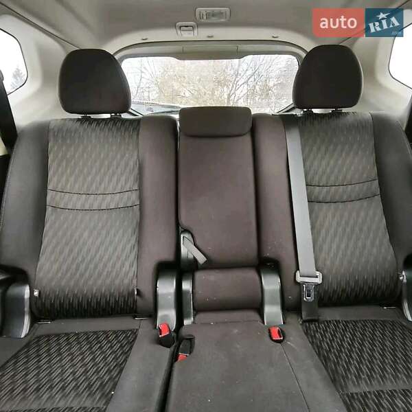 Позашляховик / Кросовер Nissan Rogue 2018 в Добровеличківці