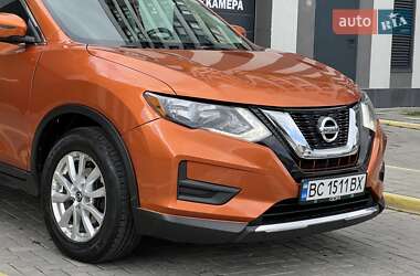 Внедорожник / Кроссовер Nissan Rogue 2016 в 
