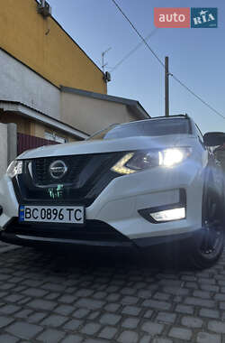 Внедорожник / Кроссовер Nissan Rogue 2018 в 