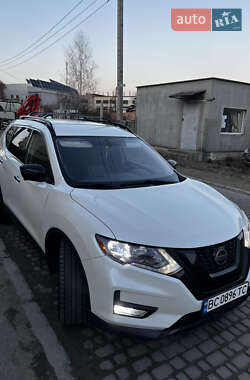 Внедорожник / Кроссовер Nissan Rogue 2018 в 