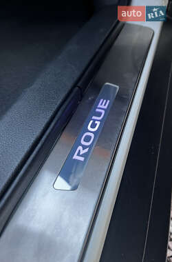 Внедорожник / Кроссовер Nissan Rogue 2018 в 