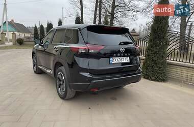 Внедорожник / Кроссовер Nissan Rogue 2023 в 