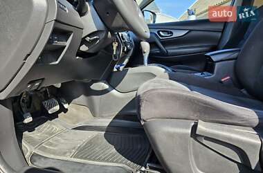 Внедорожник / Кроссовер Nissan Rogue 2016 в 