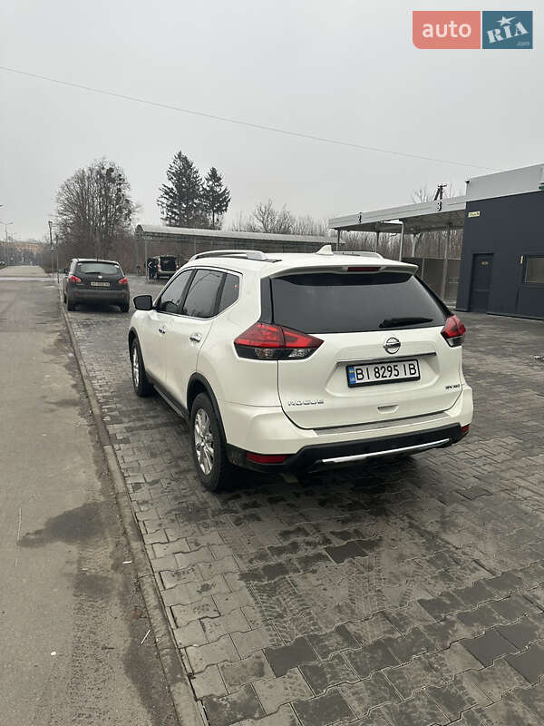 Позашляховик / Кросовер Nissan Rogue 2016 в Полтаві