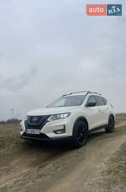 Внедорожник / Кроссовер Nissan Rogue 2018 в 